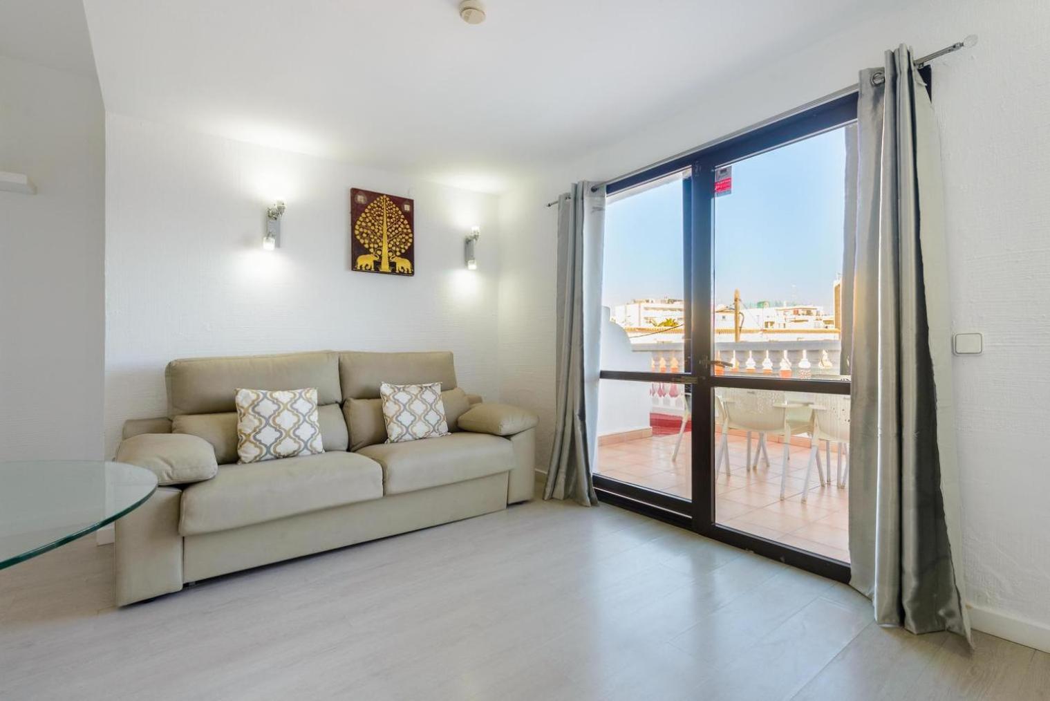 Jacaranda Apartments & Studios Es Canar  Bilik gambar