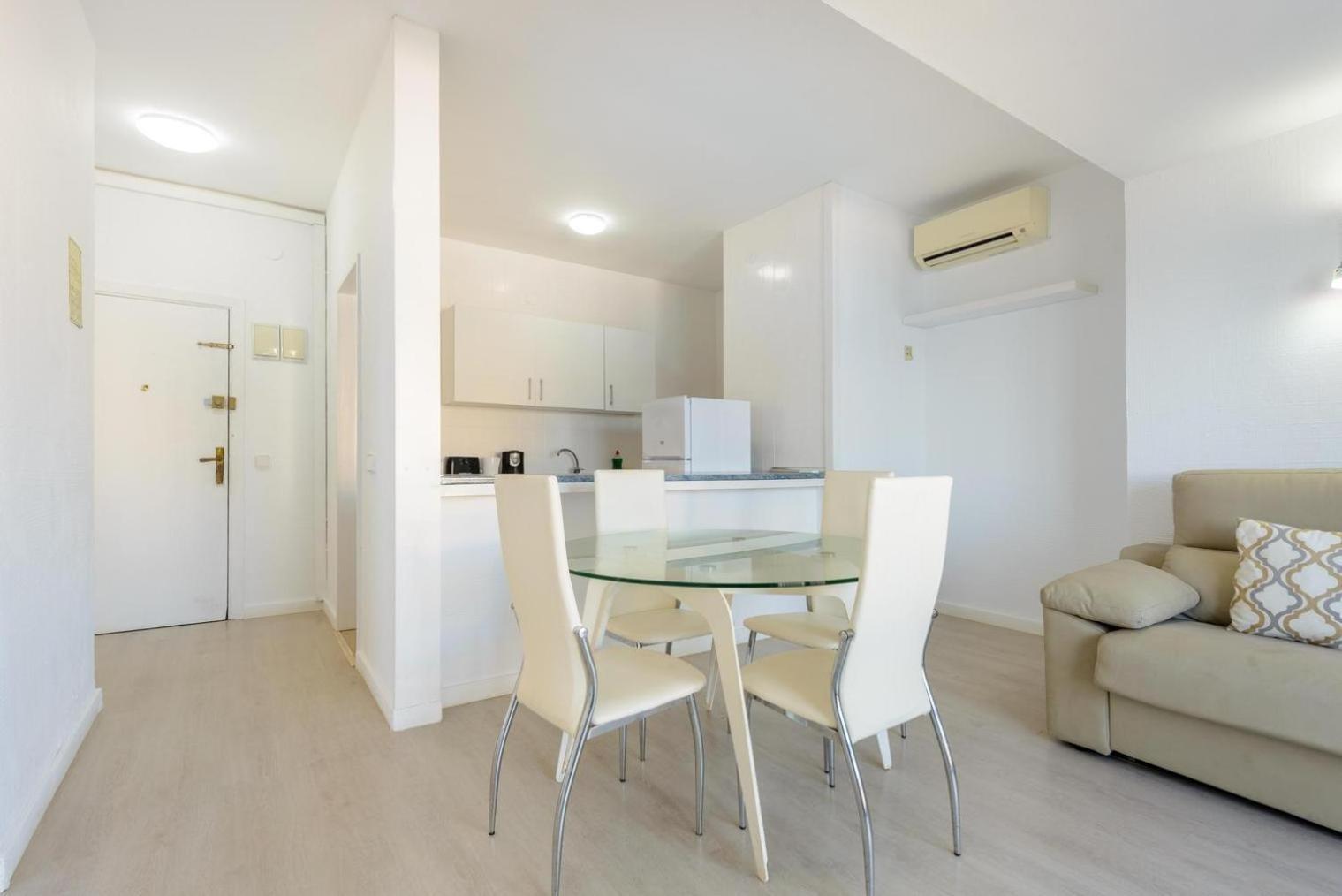 Jacaranda Apartments & Studios Es Canar  Bilik gambar