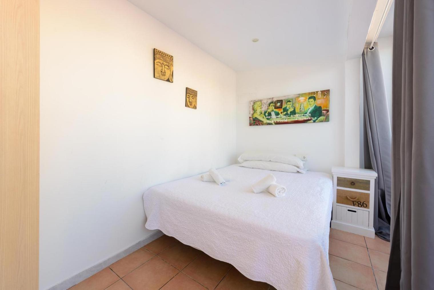 Jacaranda Apartments & Studios Es Canar  Bilik gambar